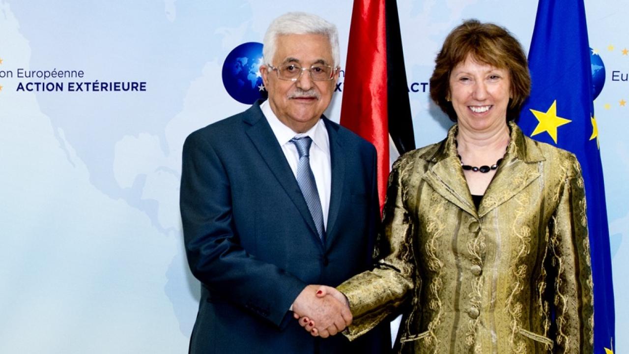 Den palestinska myndighetens presidenten Mahmoud Abbas träffar EU:s utrikeschef Catherine Ashton Arkivbild.