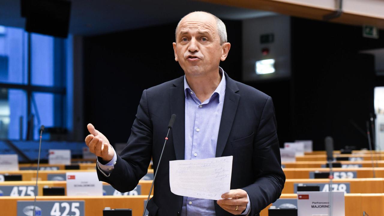Pierre Larrouturou, fransk socialdemokratisk EU-parlamentariker, ansvarar för parlamentets hållning i förhandlingarna om nästa års budget. Arkivbild.