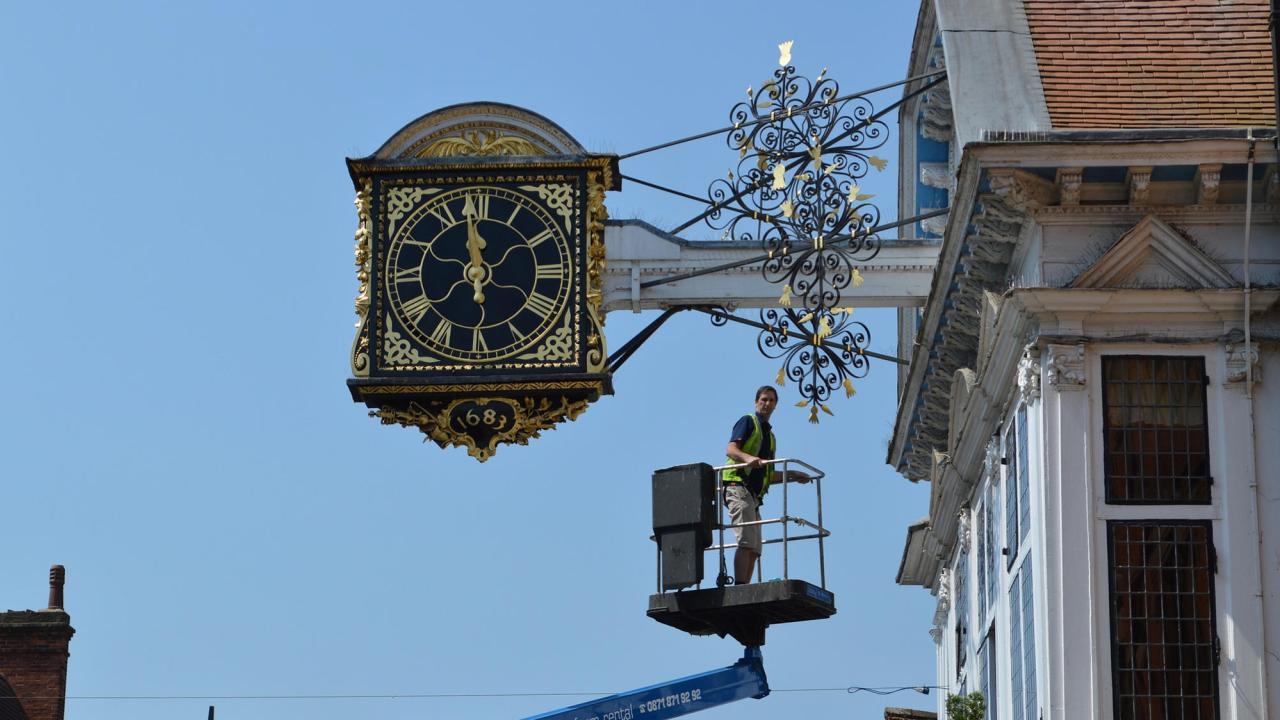 Ska vi fortsatt ställa om våra klockor två gånger om året? Frågan engagerar rekordmånga.