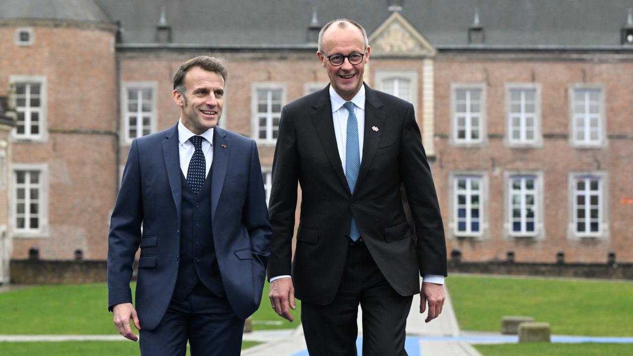 Frankrikes president Emmanuel Macron och Tysklands förbundskansler Friedrich Merz gjorde för ovanlighetens skull ett gemensamt framträdande inför torsdagens slottstoppmöte.