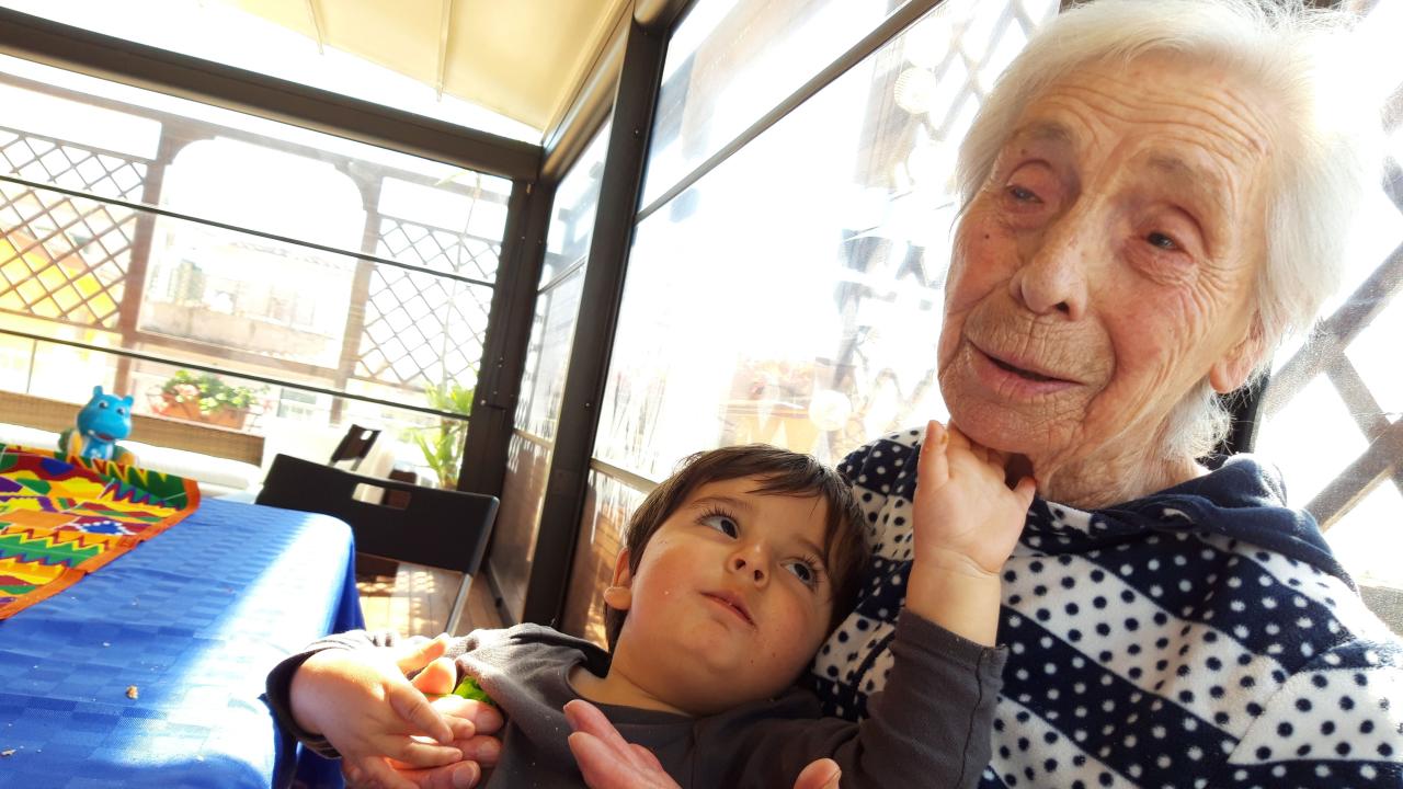 EU:s befolkning beräknas bli mindre och äldre och det kan bli ett problem om ingenting görs menar EU-kommissionen. Arkivbild.