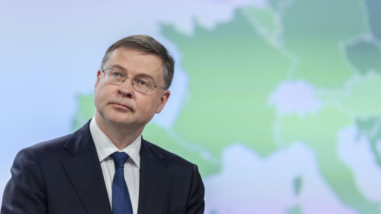EU:s ekonomikommissionär, den konservative letten Valdis Dombrovskis.