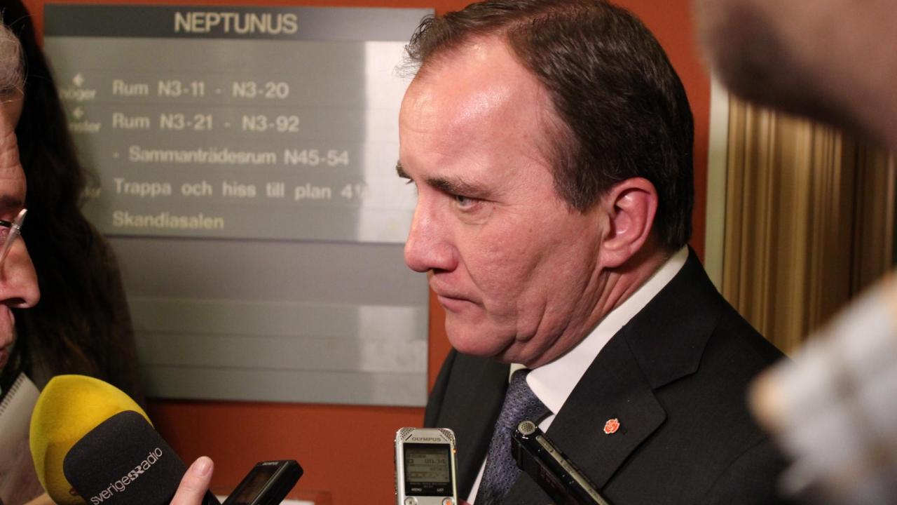 Statsminister Stefan Löfven (S) utfrågas av journalister efter möte med riksdagens EU-nämnd. Arkivbild.