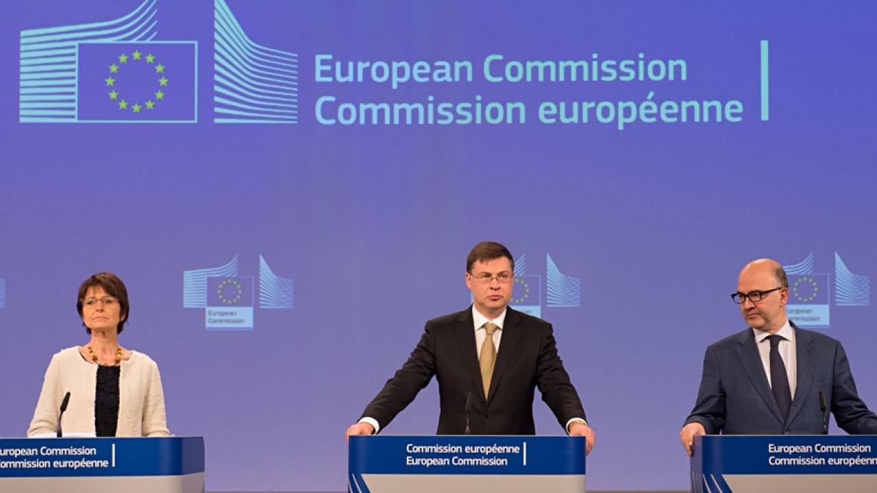 Sysselsättningskommissionär Marianne Thyssen, eurokommissionär Valdis Dombrovskis, ekonomikommissionär Pierre Moscovici. 