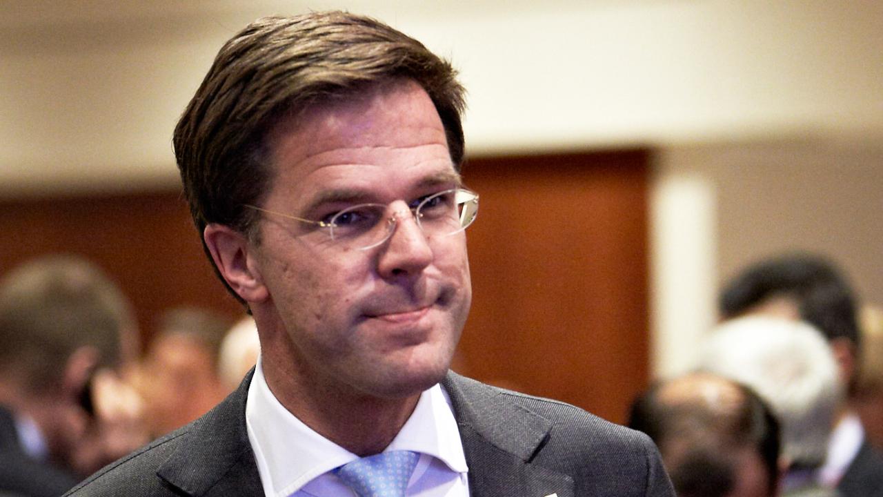 Den nederländske premiärministern Mark Rutte är allt mer pressad.