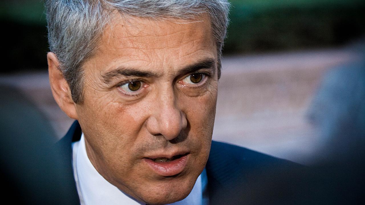 Portugals José Socrates lovade att få ordning på budgeten för att slippa ta lån från EU och IMF.