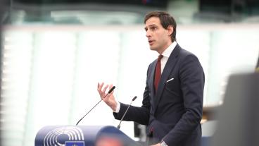 EU:s klimatkommissionär Wopke Hoekstra presenterar 2040-målet i EU-parlamentet.