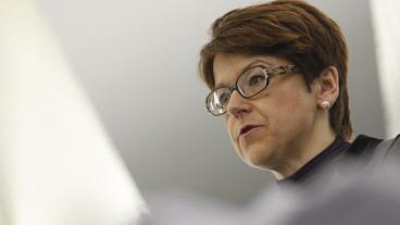 Den tyska EU-parlamentarikern Ingeborg Gräßle beklagar sig över att Swedish Match undviker att svara på frågor om Dalliaffären.