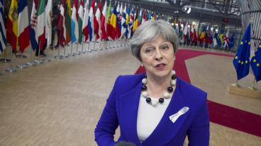 Storbritanniens premiärminister Theresa May på väg in till EU-toppmötet.