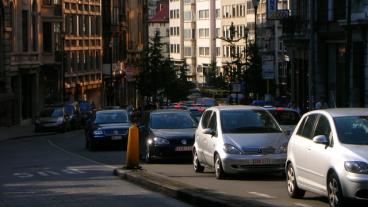 I Belgien åks det bil till lekparken, även om den bara ligger två kvarter bort, skriver Lars Hagberg.