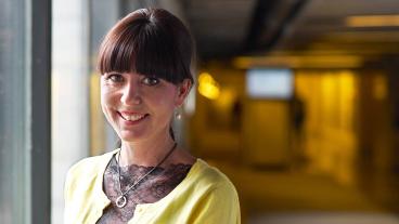 Cecilie Tenfjord-Toftby säger inte nej till bankunionen men vill vänta med att bestämma huruvida Sverige ska gå med eller ej.