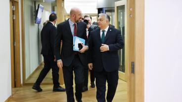 Europeiska rådets ordförande Charles Michel och Ungerns premiärminister Viktor Orbán i samband med torsdagens EU-toppmöte.