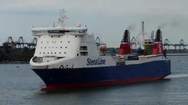 Det nya striktare svavelreglerna för sjöfart måste gälla hela EU. Det gynnar miljö och företag i Sverige, menar skribenterna.