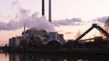 Tyskland vill ha nytt bindande mål för förnyelsebar energi. Samtidigt är brunkolsanvändningen på den högsta nivån sedan 1990 och landet vill bli kvitt all kärnkraft till 2022.  