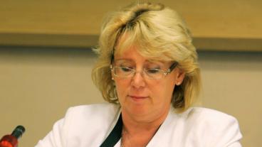 Nu när EU-kommissionens klimatrapport har kommit är det hög tid för Lena Ek att skärpa klimatpolitiken, skriver Jens Holm (V).