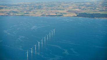 Havsbaserade vindkraftverk utanför danska Samsø. Arkivbild.