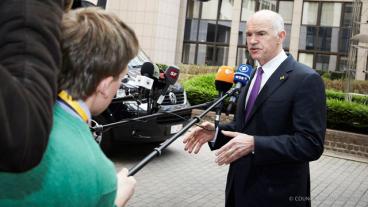 Arkivbild: Greklands premiärminister Papandreou överväger att utlysa en folkomröstning om euron.