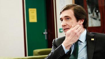 Stora bekymmer för Portugals premiärminister Pedro Passos Coelho som i dag befinner sig i Berlin. Arkivbild.