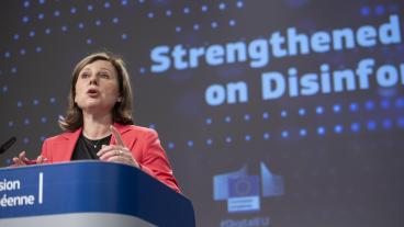 Den nya koden är en nyckelinstrument för att skapa ett säkrare och sundare onlinemiljö i hela EU, säger Vera Jourová, EU-kommissionär med ansvar för värderingar och öppenhet. 