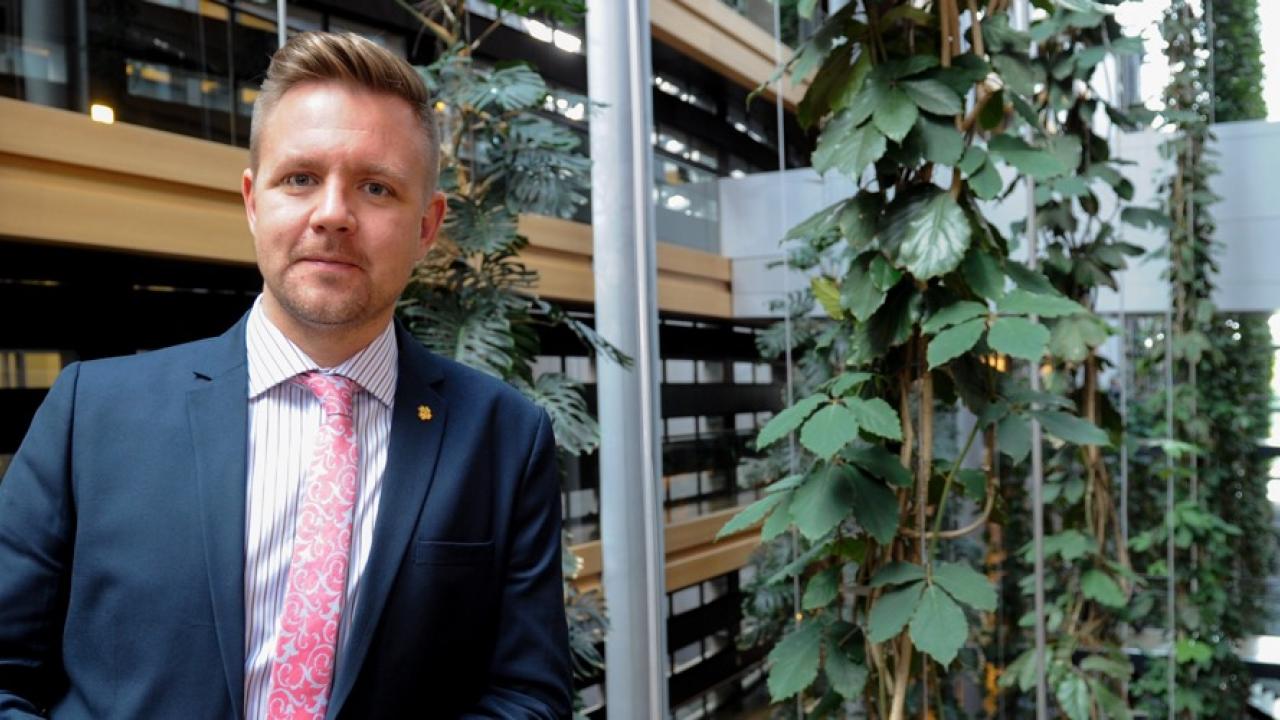Fredrick Federley (C) beskriver arbetet i EU-parlamentet som tidvis orkaniskt.