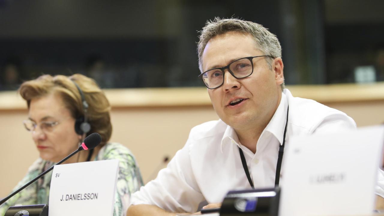 EU-parlamentariker Johan Danielsson (S) i transportutskottet hoppas att förhandlingar med medlemsländerna om de nya vägtransportreglerna kan inledas. Arkivbild.