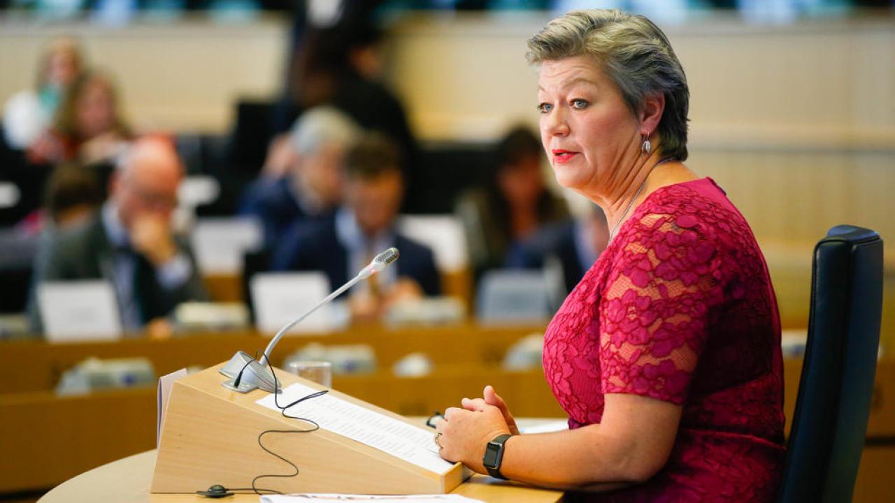 Ylva Johansson utfrågas i EU-parlamentets utskott med ansvar för migration och inrikes frågor. 