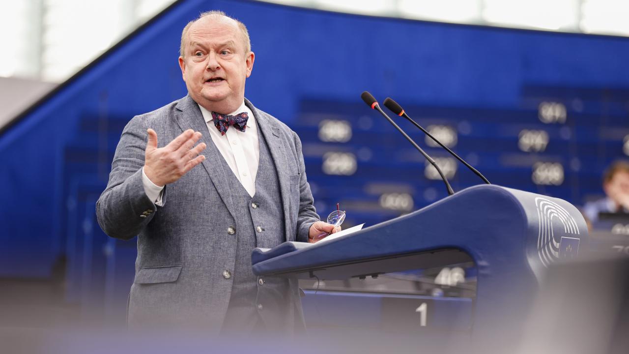 Europaparlamentariker Dick Erixon (SD) är kritisk till felen i EU-budgeten och manar till minskade utgifter.