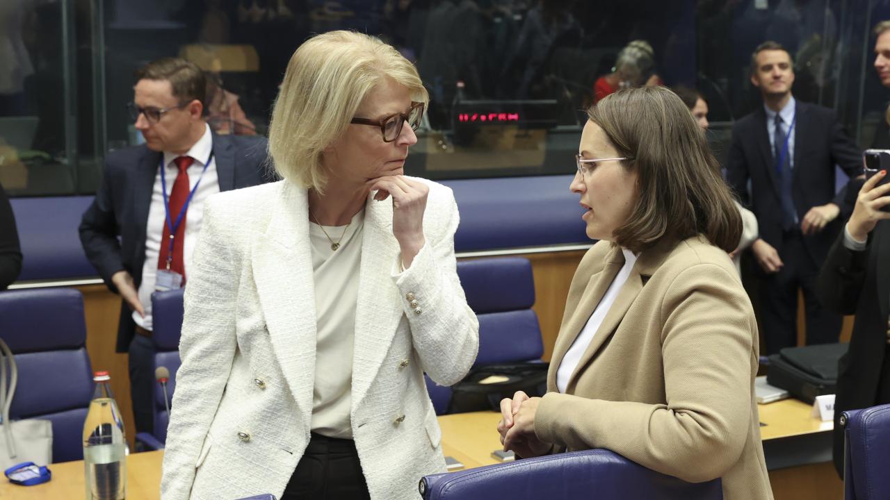 Finansminister Elisabeth Svantesson (M) i ministerrådet. Hon kan få det svårare att nå framgång i EU:s budgetförhandlingar om regeringspartierna drar olika håll i Europaparlamentet och i ministerrådet menar Europaparlamentariker Adnan Dibrani (S). Arkivbild.