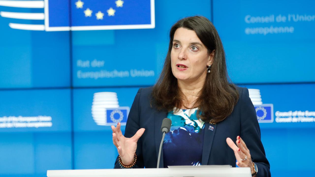 Simona Kustec, utbildningsminister från det slovenska ordförandelandet, på måndagens pressträff i EU-rådet om en ny agenda för vuxenutbildning.