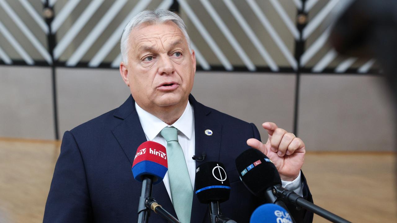 Ungerns premiärminister Viktor Orbán väntas åter ställa sig utanför övriga 26 EU-ledares samlade stöd för Ukraina.