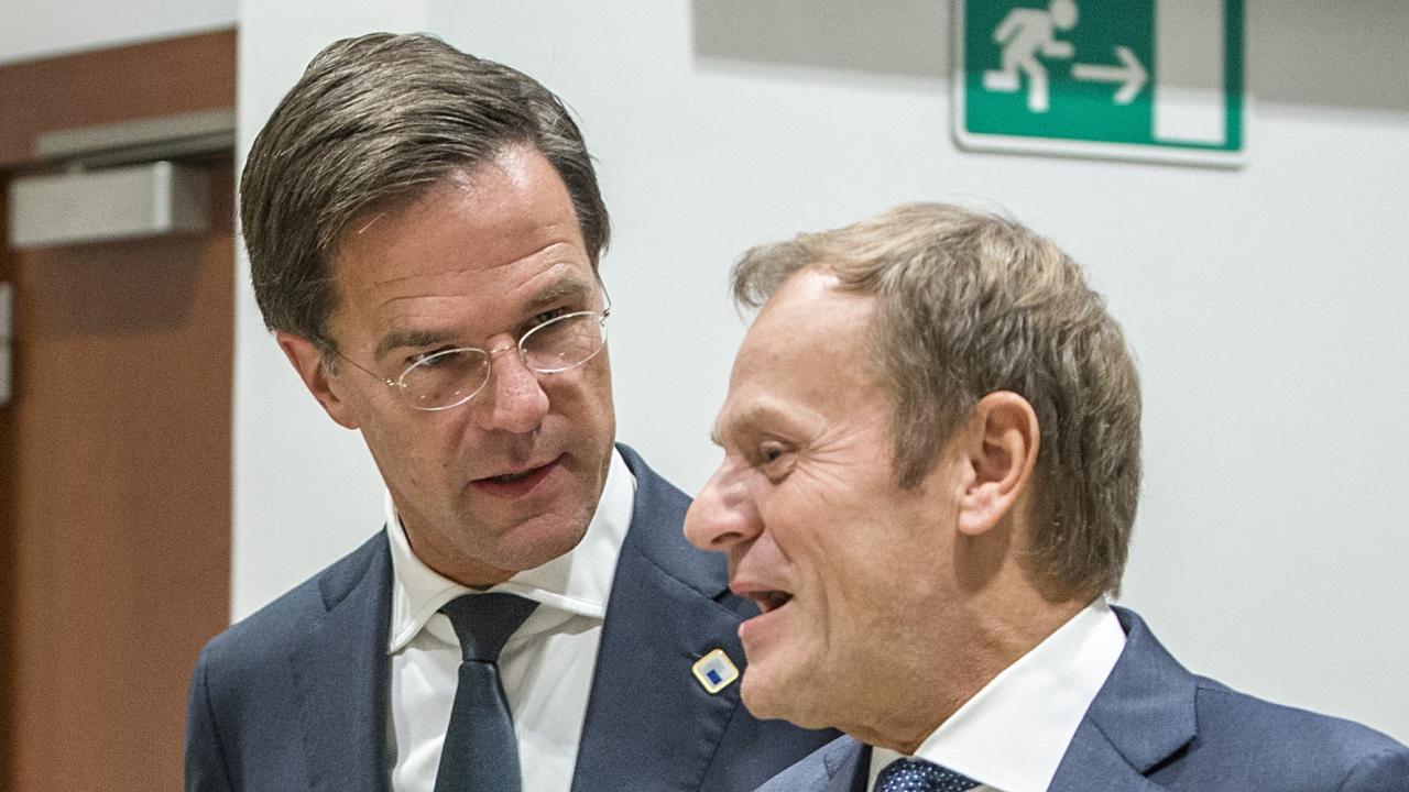 Nederländernas premiärminister Mark Rutte i samspråk med Europeiska rådets ordförande Donald Tusk. Arkivbild.