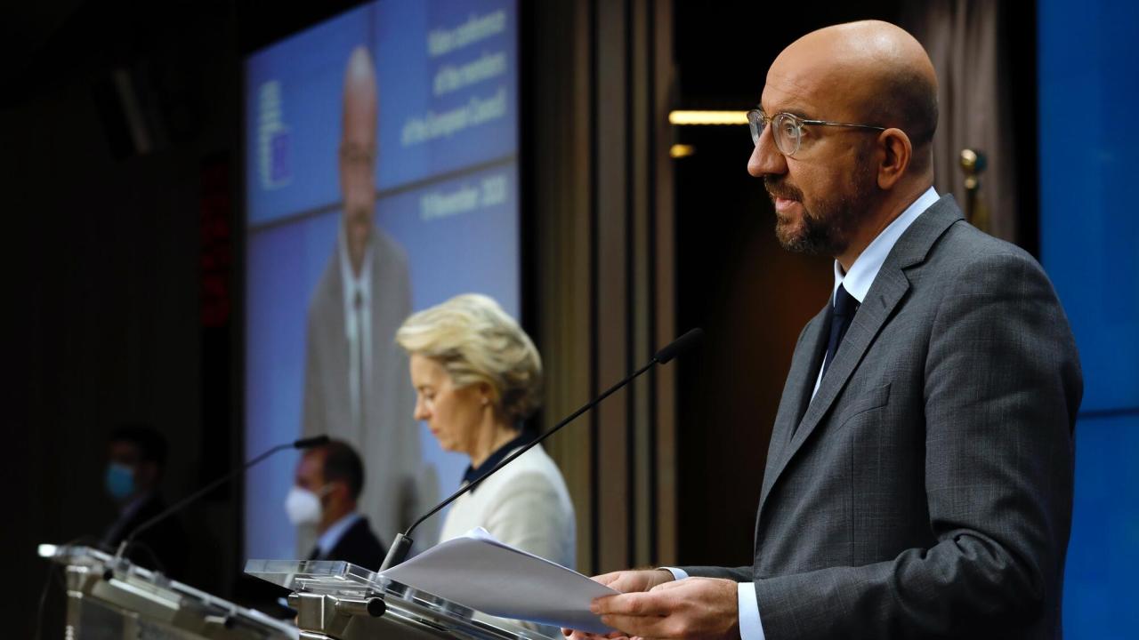 EU-kommissionens ordförande Ursula von der Leyen och Europeiska rådets ordförande Charles Michel efter torsdagens videotoppmöte med stats- och regeringscheferna. 