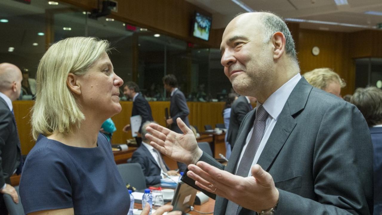 Finansminister Magdalena Andersson och skattekommissionär Pierre Moscovici under onsdagens möte. Arkivbild.
