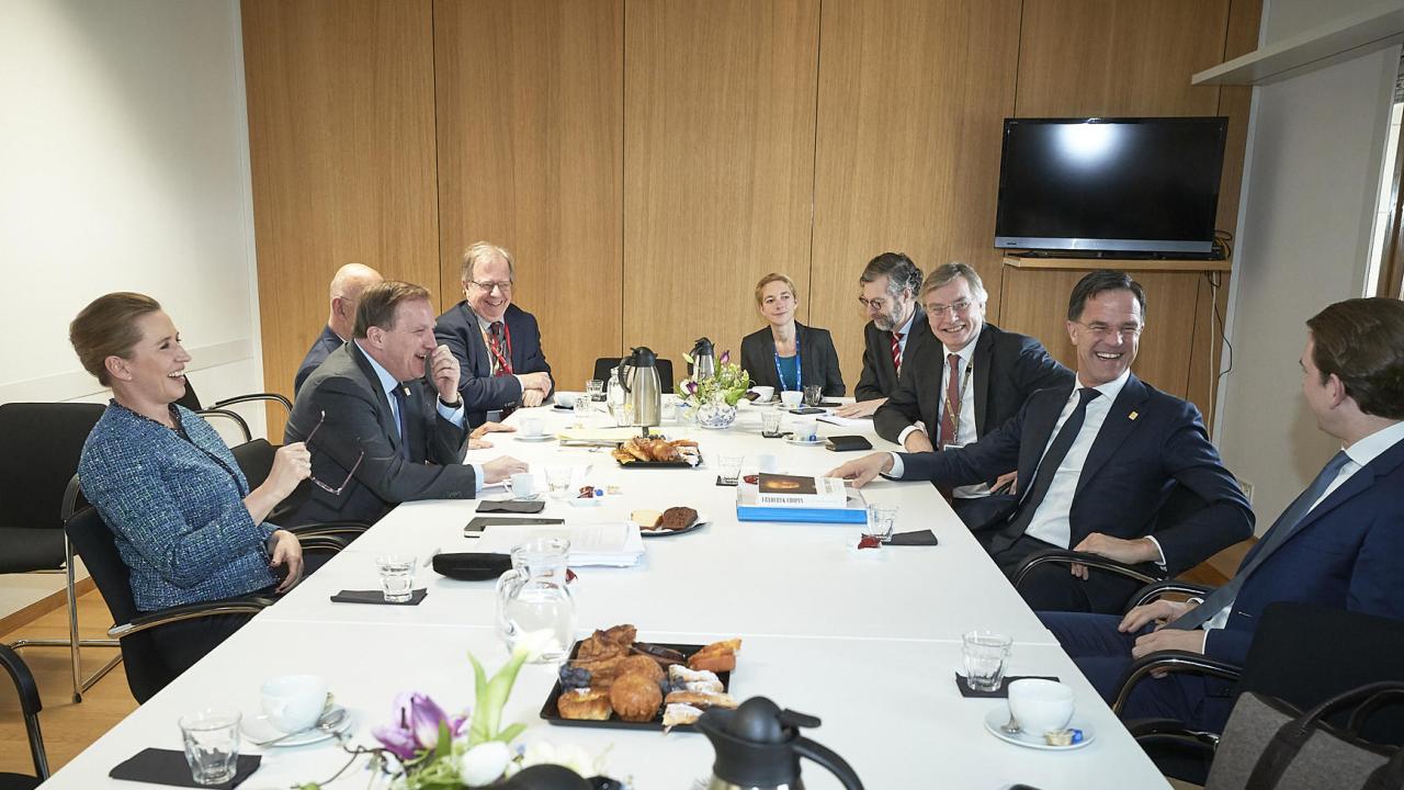 Ledarna för de fyra budgetrestriktiva länderna Sverige, Österrike, Danmark och Nederländerna i samtal med Europeiska rådets ordförande Charles Michel fredagen.