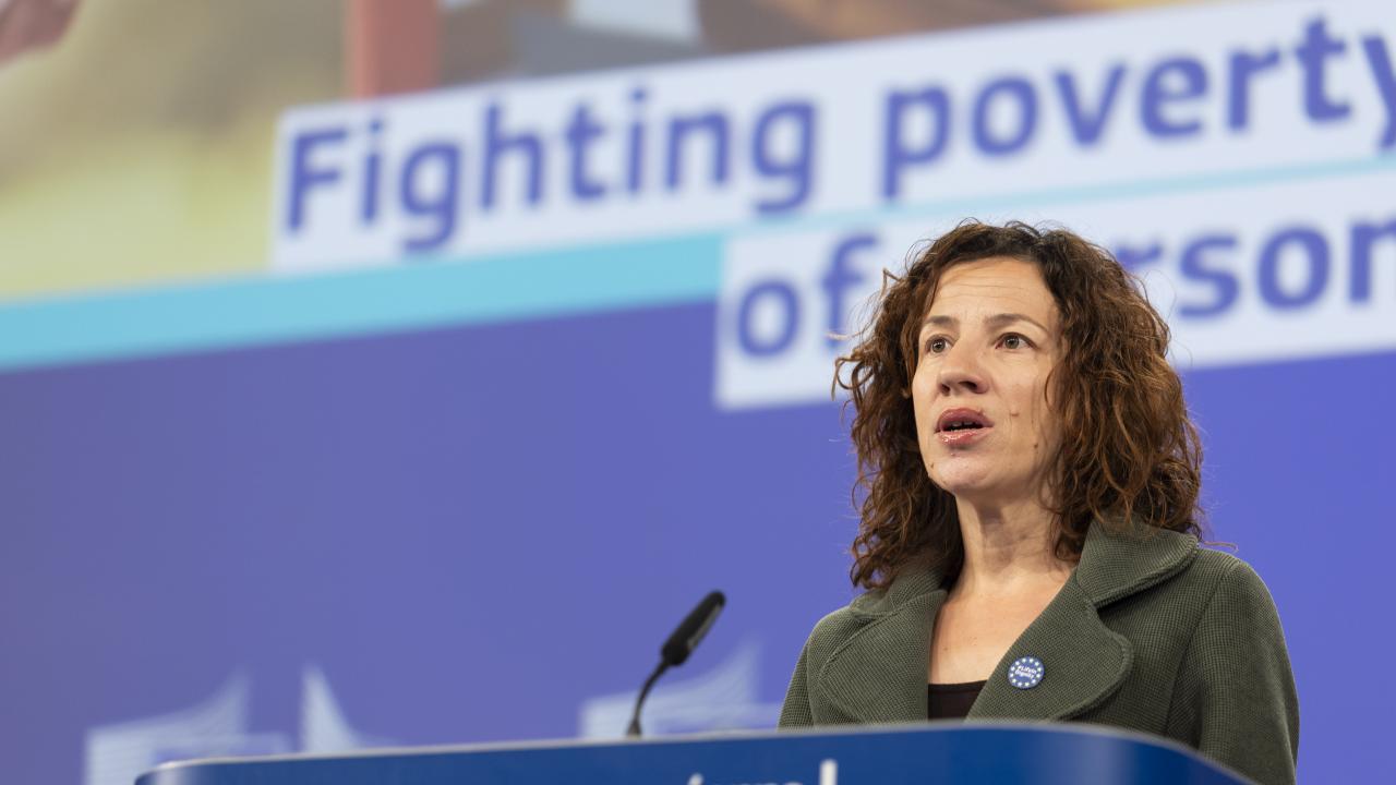 EU-kommissionär Roxana Mînzatu, betonar att fattigdomsbekämpning är ett kollektivt ansvar och kräver insatser på alla nivåer i EU. 
