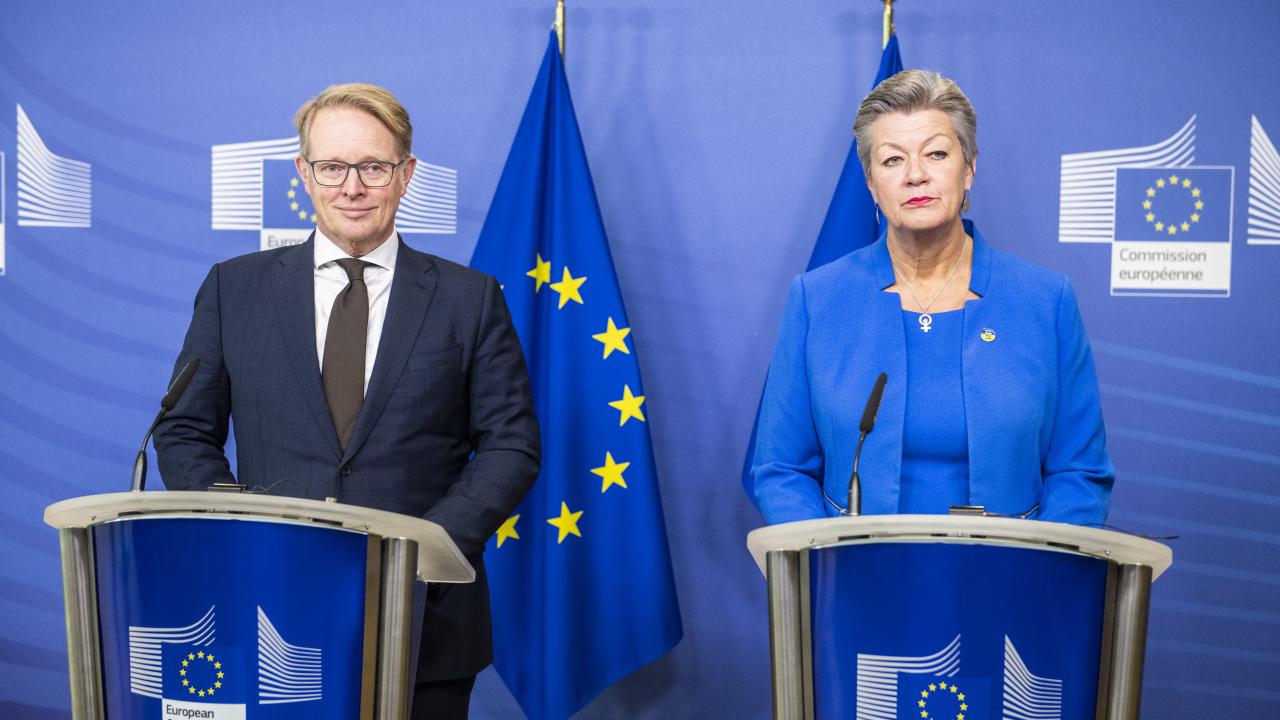 Tillträdande Frontexchefen Hans Leijtens och migrationskommissionär Ylva Johansson. 