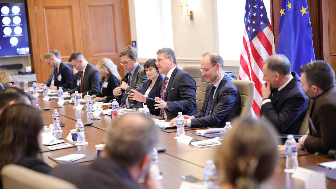 EU:s chefsförhandlare i handelsfrågor är slovaken Maroš Šefčovič i mitten på bilden. Arkivbild.