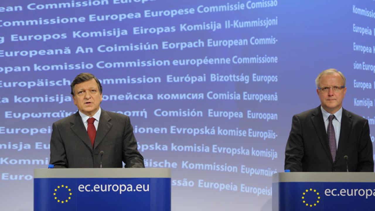 EU-kommissionens ordförande José Manuel Barroso och ekonomikommissionär Olli Rehn presenterar sitt förslag.