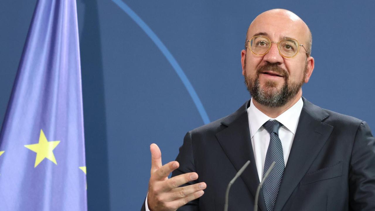 Sträcka ut en hand till ryska vapenvägrare? Charles Michel, ordförande för EU:s ministerråd, tillhör de som tycker att EU ska ge skydd åt de ryssar som flyr undan tvångsinkallning till den ryska armén. 
