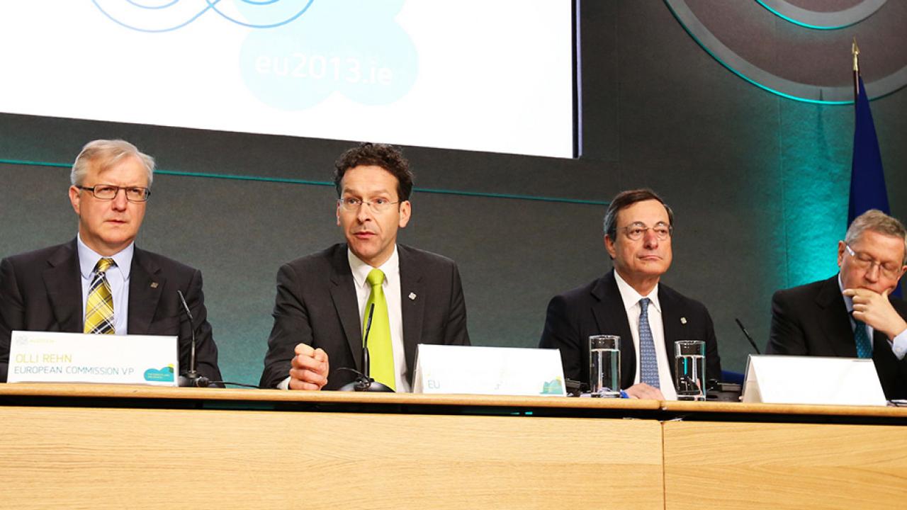 EU:s ekonomikommissionär Olli Rehn, eurogruppens ordförande Jeroen Dijsselbloem, ECB-chefen Mario Draghi och ESM-chefen Klaus Regling.