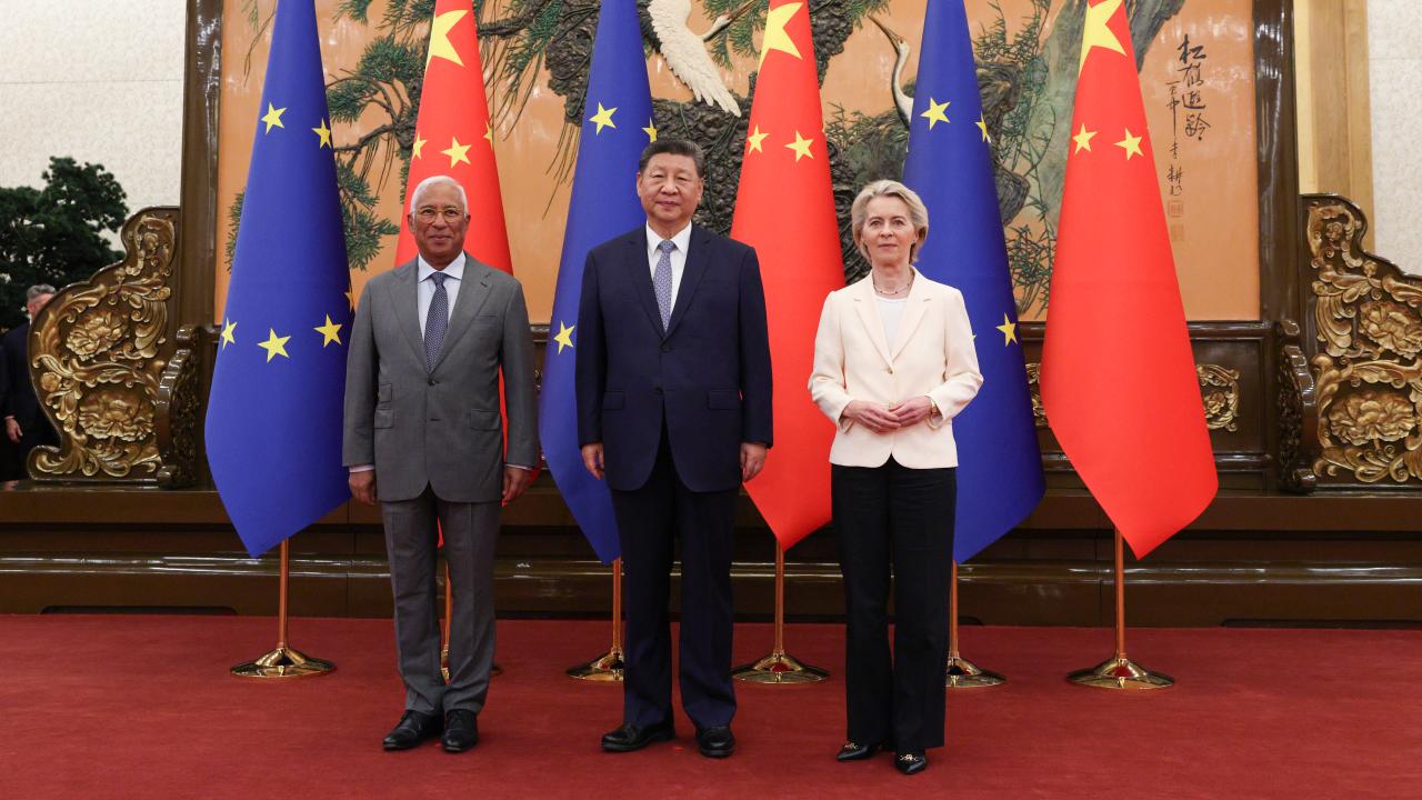 Europeiska rådets ordförande António Costa, Kinas president Xi Jinping och EU-kommissionens ordförande Ursula von der Leyen.