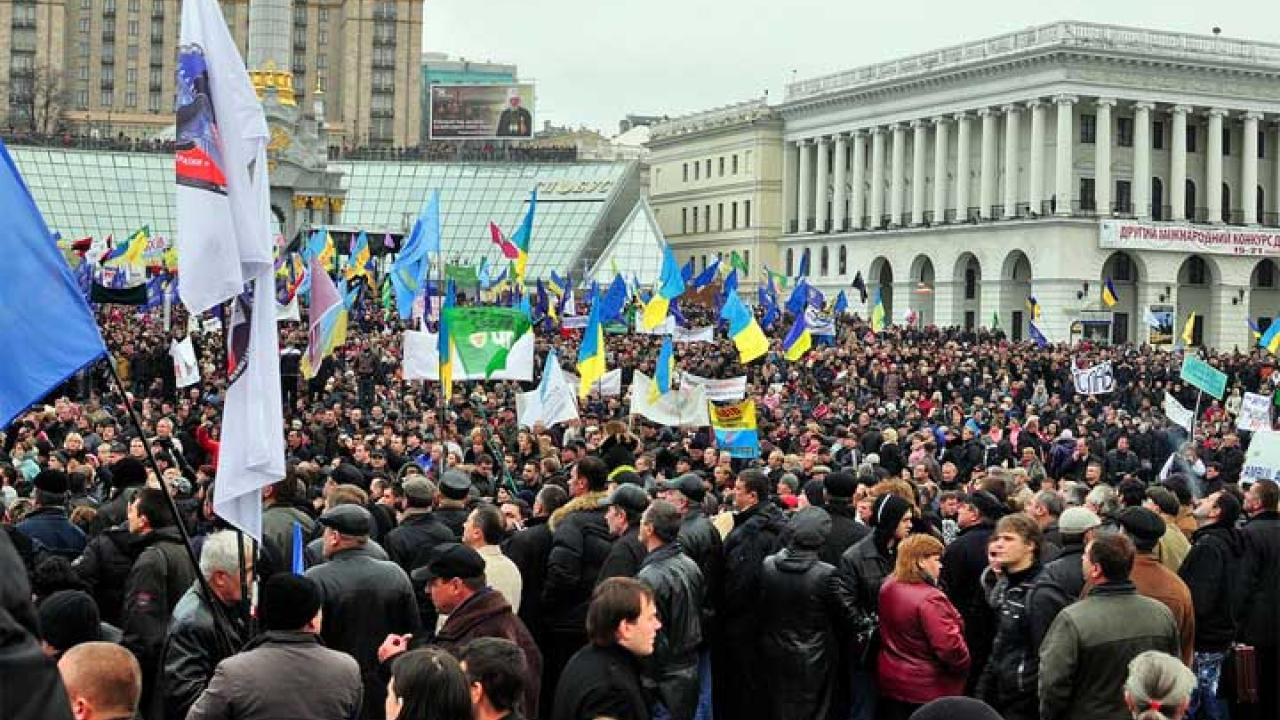 Demonstranter på Självständighetstorget i Kiev, Ukraina.
