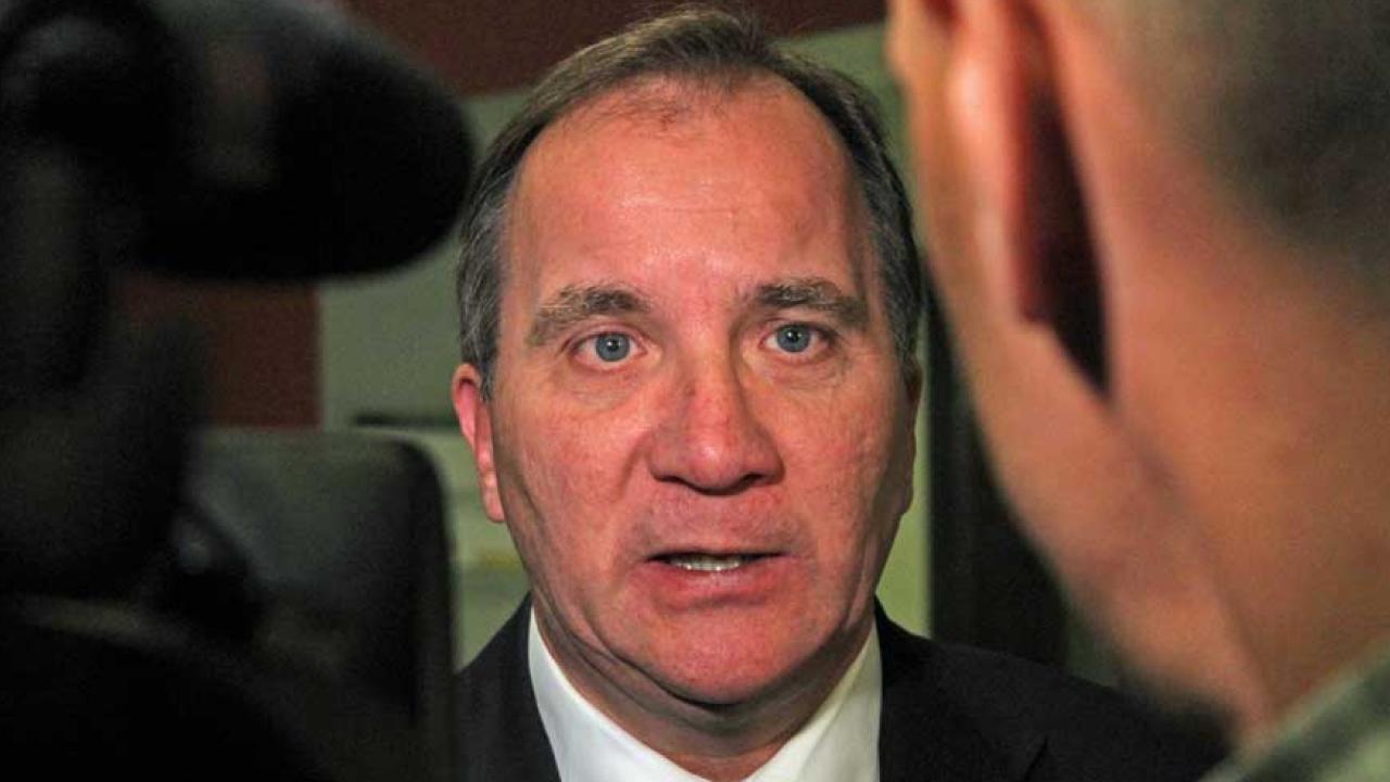 Statsminister Stefan Löfven (S) möter journalister efter onsdagens EU-nämndsmöte i riksdagen.