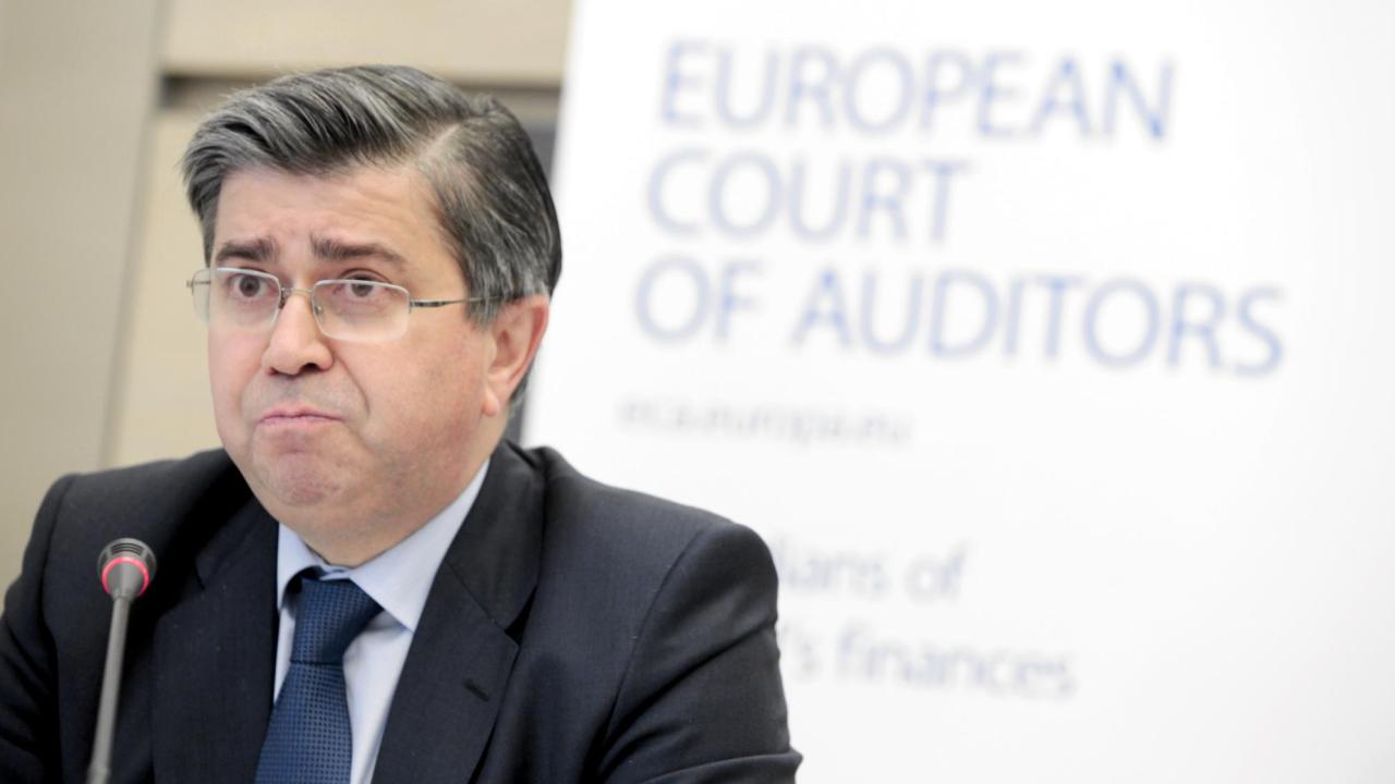 Baudilio Tomé Muguruza från europeiska revisionsrätten kritiserar EU-kommissionens hantering av Greklandskrisen.