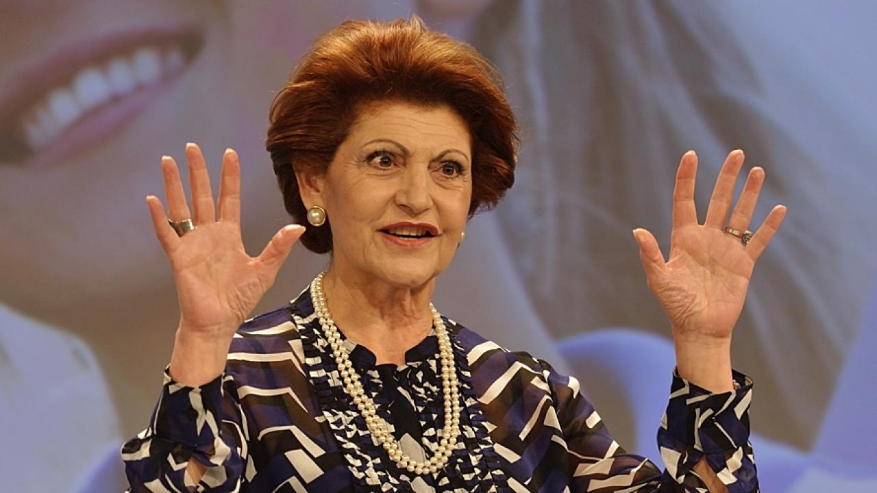 EU:s utbildnings- och kulturkommissionär Androulla Vassiliou kräver minst tio kvinnliga kommissionärer i nästa kommission.