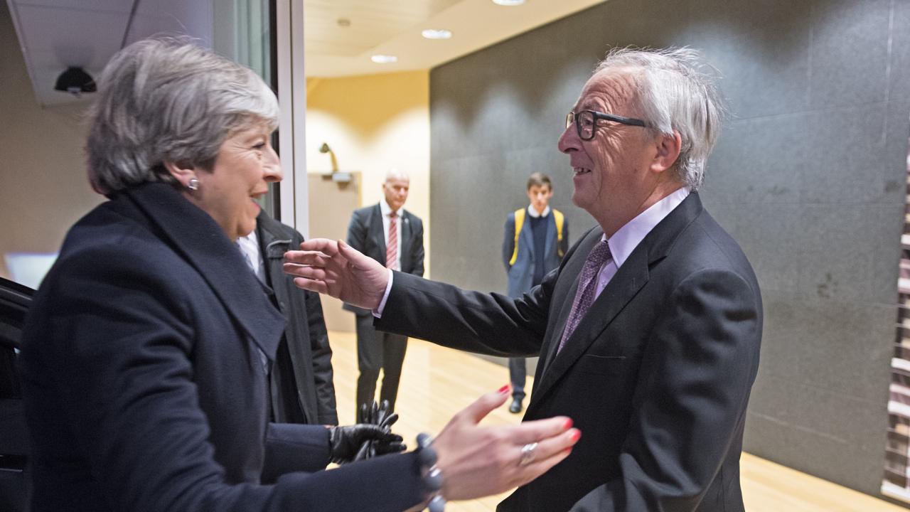 Storbritanniens premiärminister Theresa May och EU-kommissionens ordförande Jean-Claude Juncker inför fredagens möte.