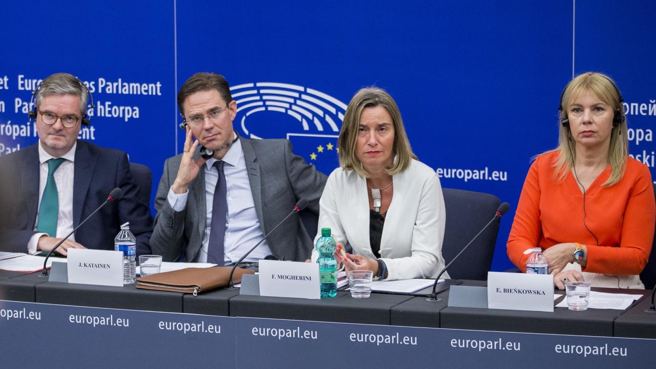EU-kommissionärer Julian King, Jyrki Katainen, Federica Mogherini och Elżbieta Bieńkowska.