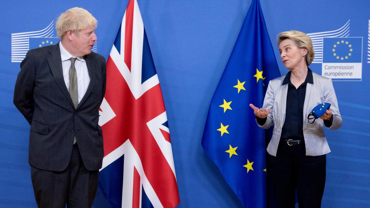 Storbritanniens premiärminister Boris Johnson och EU-kommissionens ordförande Ursula von der Leyen vid en träff tidigare i december. 