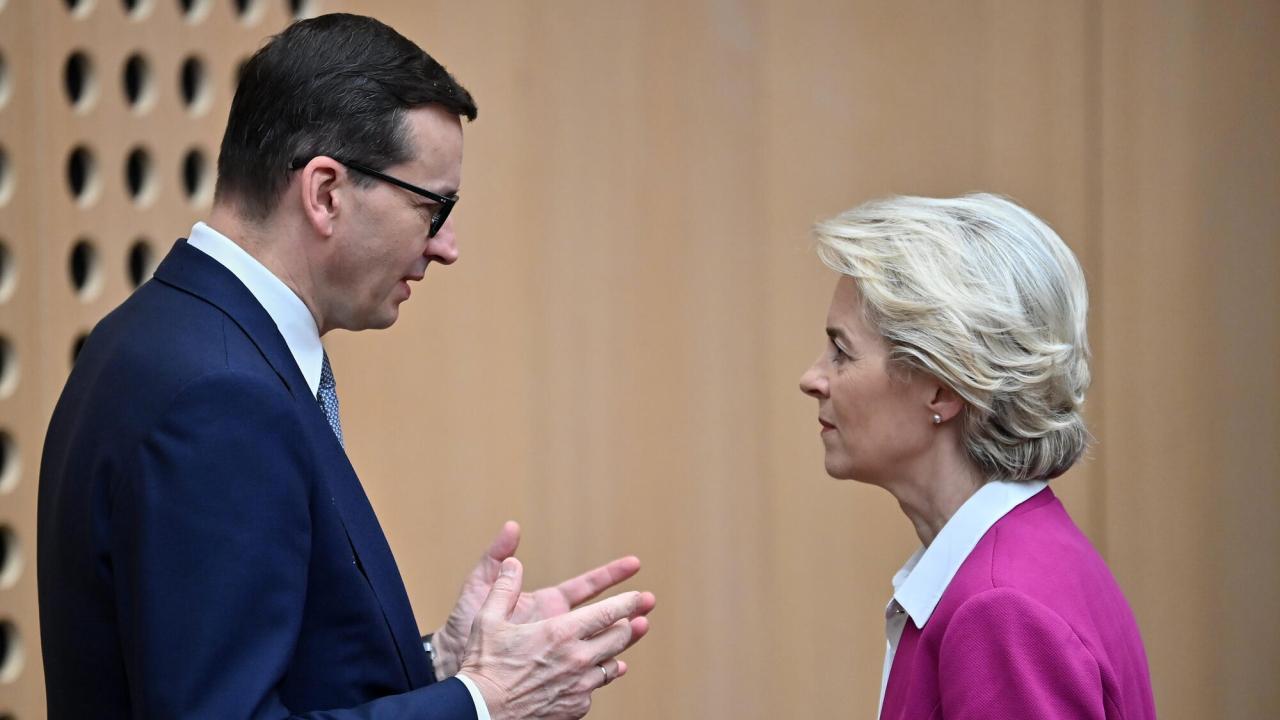 Polens premiärminister Mateusz Morawiecki och EU-kommissionens ordförande Ursula von der Leyen. Arkivbild.