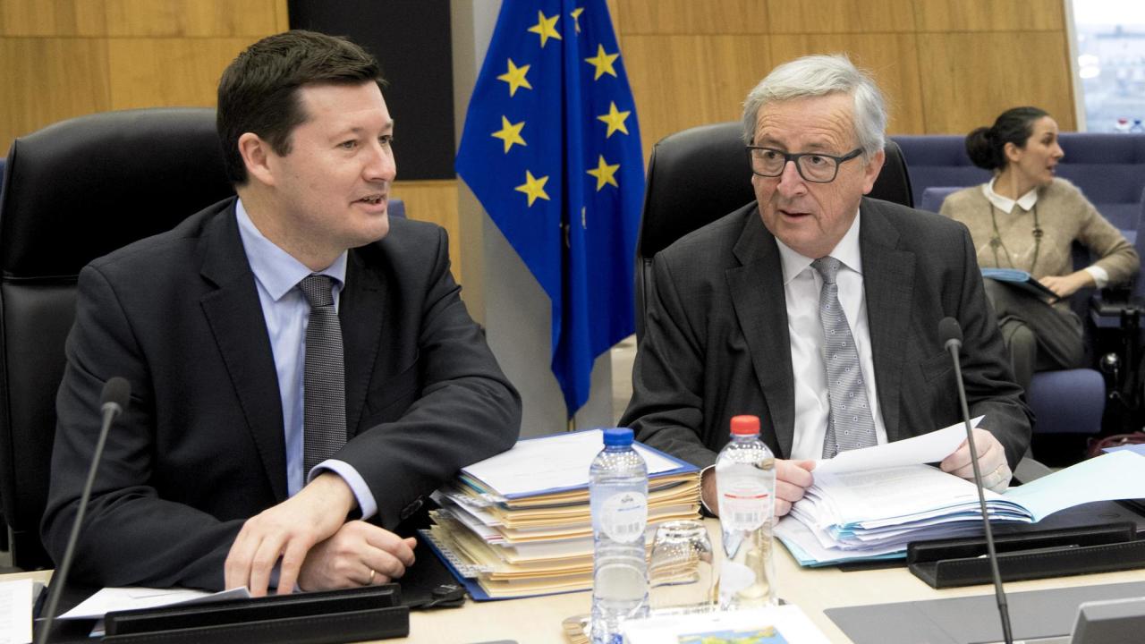 Till höger EU-kommissionens ordförande Jean-Claude Juncker och till vänster EU-kommissionens nye generalsekreterare Martin Selmayr. Arkivbild.